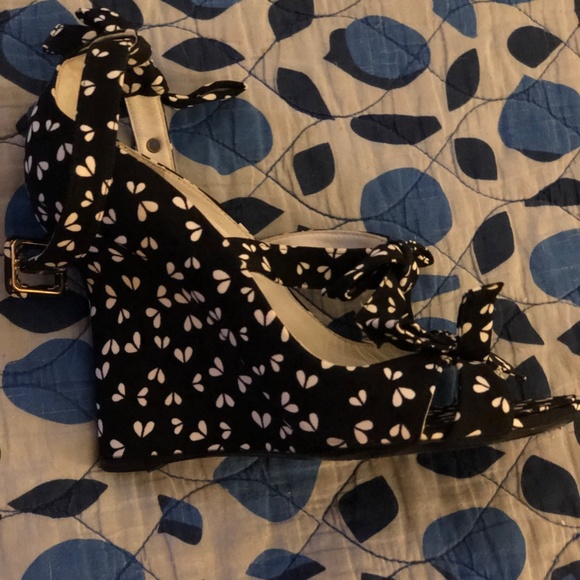 Black and white Louis Vuitton heels - Picture 6 of 6